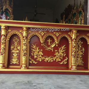 Bàn thờ gia tiên dạng tủ đứng bằng gỗ dổi sơn son thếp vàng