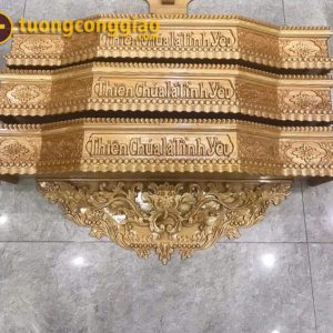 Kệ bàn thờ Chúa bằng gỗ khắc chữ Thiên Chúa là tính yêu