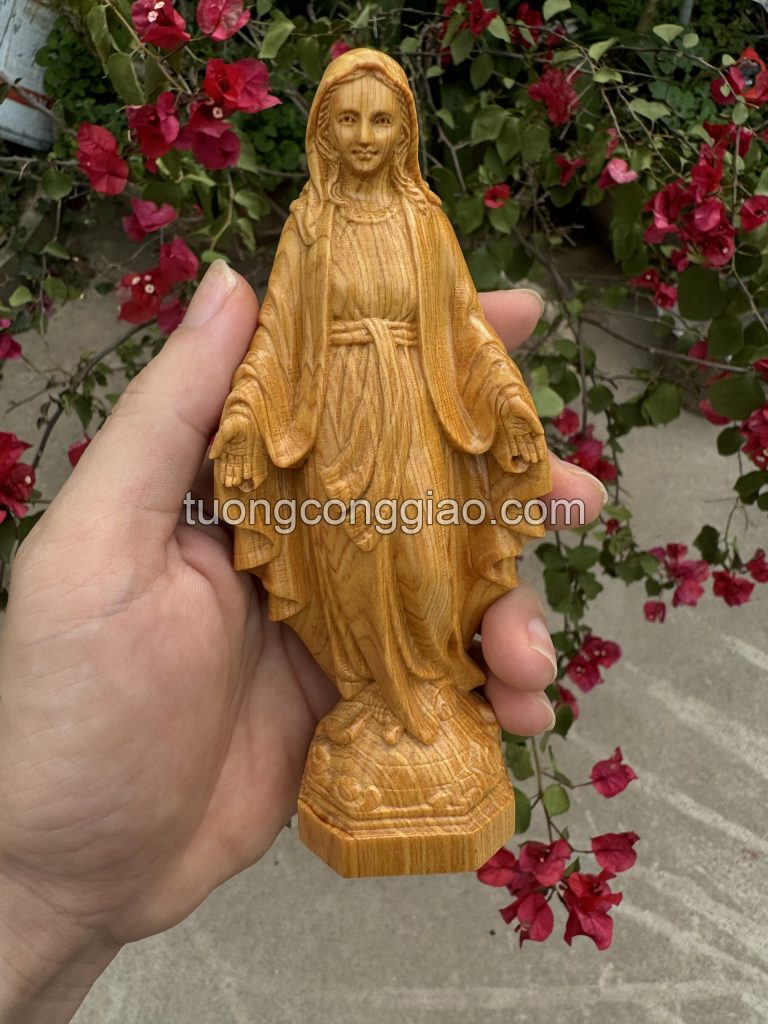 Tượng Đức Mẹ ban ơn bằng gỗ để ô tô cao 15cm