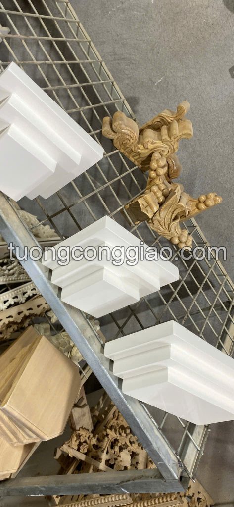 Bộ 3 kệ bàn thờ Chúa phun màu trắng kem chất liệu gỗ dổi Bộ 3 kệ bàn thờ Chúa phun màu trắng kem chất liệu gỗ dổi
