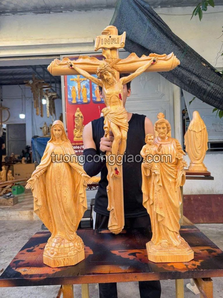 Bộ tượng Đức Mẹ ban ơn, Giuse bế Chúa, tượng chịu nạn cao 50cm gỗ pơ mu Bộ tượng Đức Mẹ ban ơn, Giuse bế Chúa, tượng chịu nạn cao 50cm gỗ pơ mu