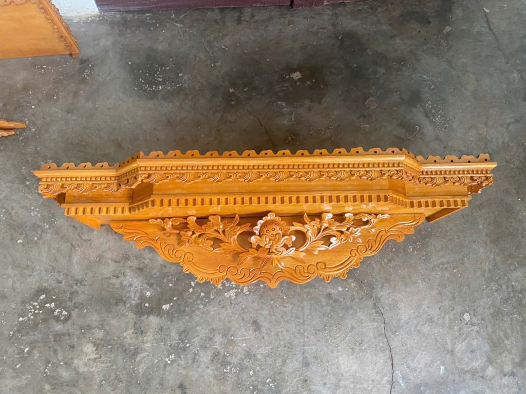 Kệ bàn thờ Thiên Chúa bằng gỗ pơ mu 80x30cm Kệ bàn thờ Thiên Chúa bằng gỗ pơ mu 80x30cm