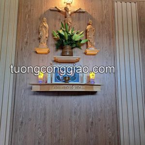 Mẫu bàn thờ Công giáo phòng khách bằng gỗ pơ mu