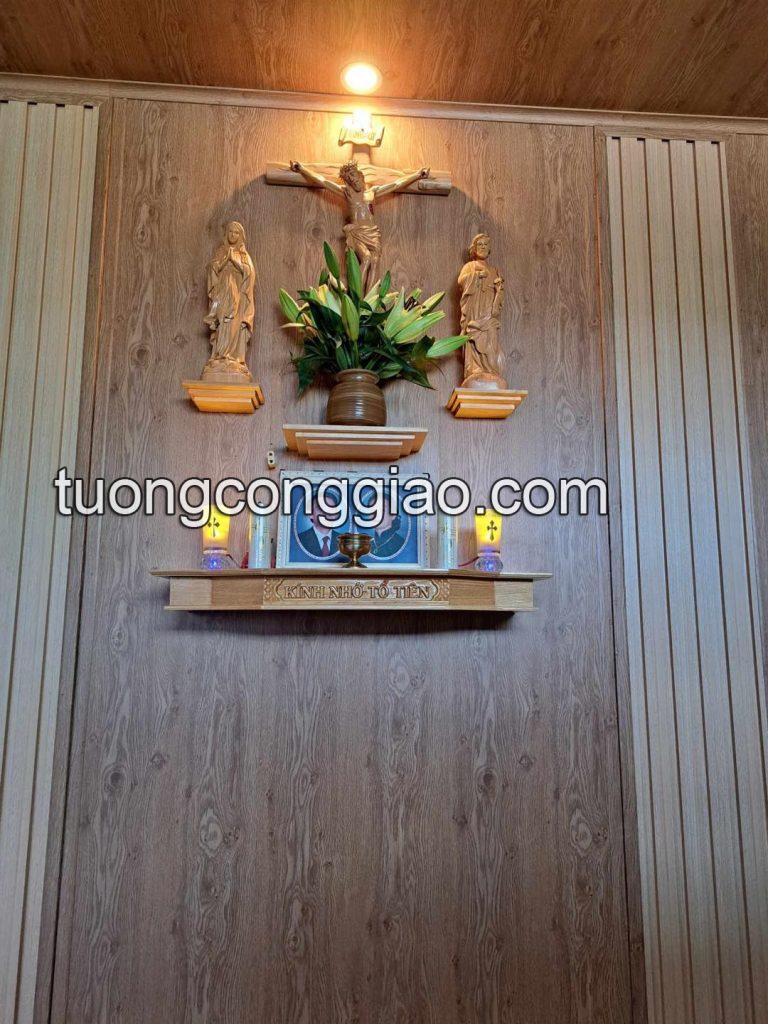 Mẫu bàn thờ Công giáo phòng khách bằng gỗ pơ mu