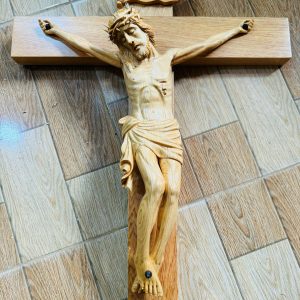 Tượng Chúa chịu nạn cao 40cm, thánh giá cao 55cm bằng gỗ pơ mu