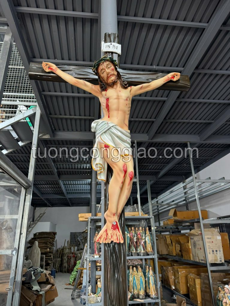 Tượng Chúa chịu nạn cao 80cm chất liệu composite