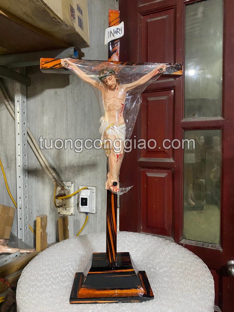 Tượng Chúa chuộc tội cao 25cm, thánh giá có bệ cao 60cm
