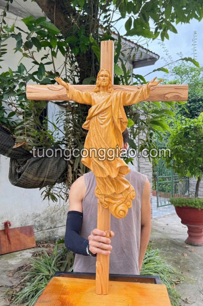 Tượng Chúa thăng thiên (tượng Chúa khải hoàn) cao 60cm bằng gỗ pơ mu
