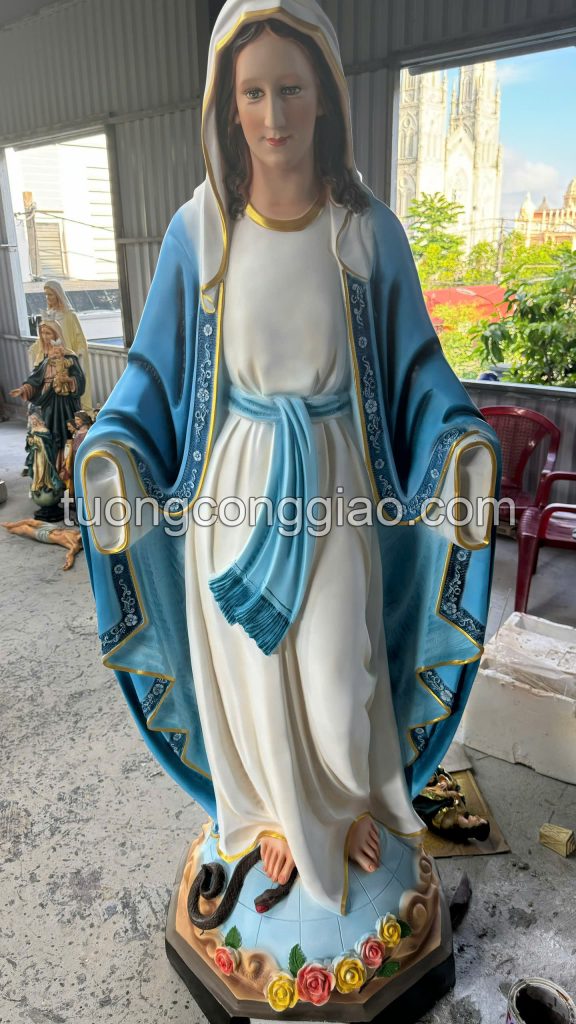 Tượng Đức Mẹ ban ơn cao 1m65