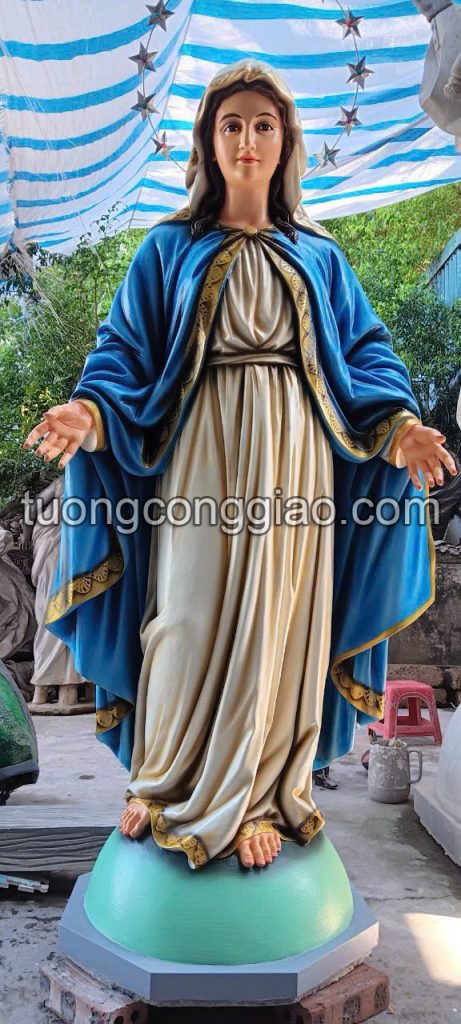 Tượng Đức Mẹ ban ơn để ngoài trời chất liệu xi măng cao 1m6
