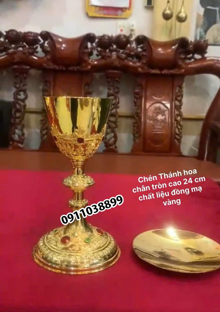 Chén Thánh hoa chân tròn cao 24cm bằng đồng mạ vàng