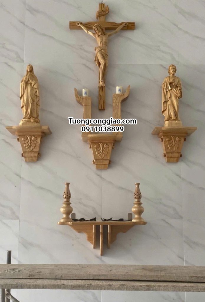 Mẫu bàn thờ Chúa và bàn thờ gia tiên bằng gỗ pơ mu Mẫu bàn thờ Chúa và bàn thờ gia tiên bằng gỗ pơ mu
