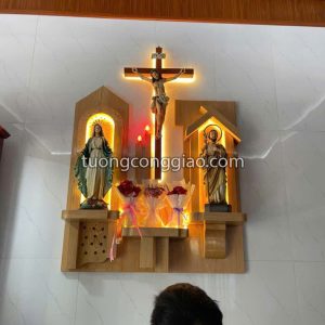 Mẫu tòa Công giáo hiện đại bằng gỗ pơ mu