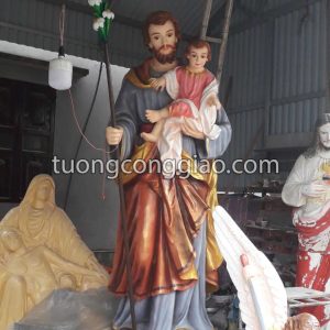 Tượng Thánh Giuse bế Chúa bằng xi măng để ngoài trời cao 1m8